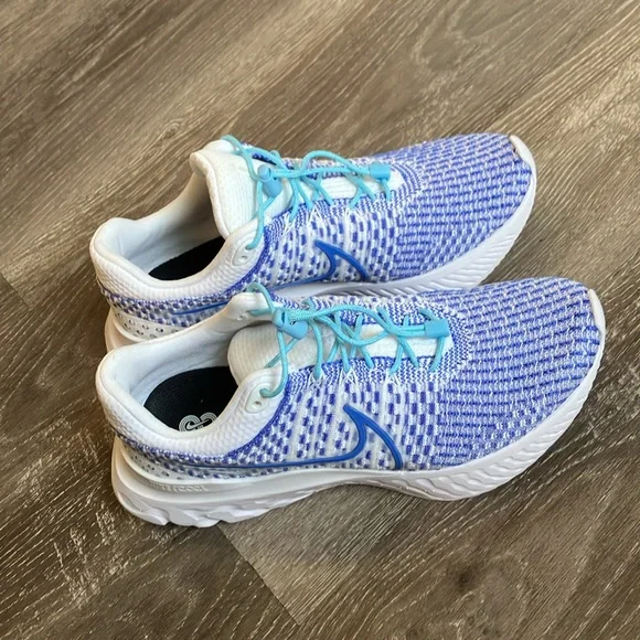 Nike - Picture 14 of 17